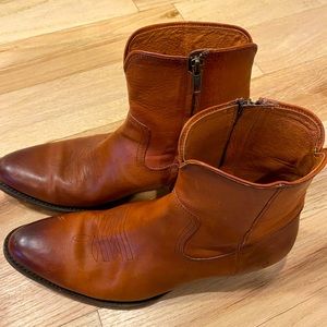 Frye “Austin” zip up boots. Excellent condition and wore only a few times.
